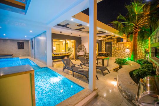 Villa Nil Premium, a conservative, modernly designed honeymoon villa for 2 people in nature